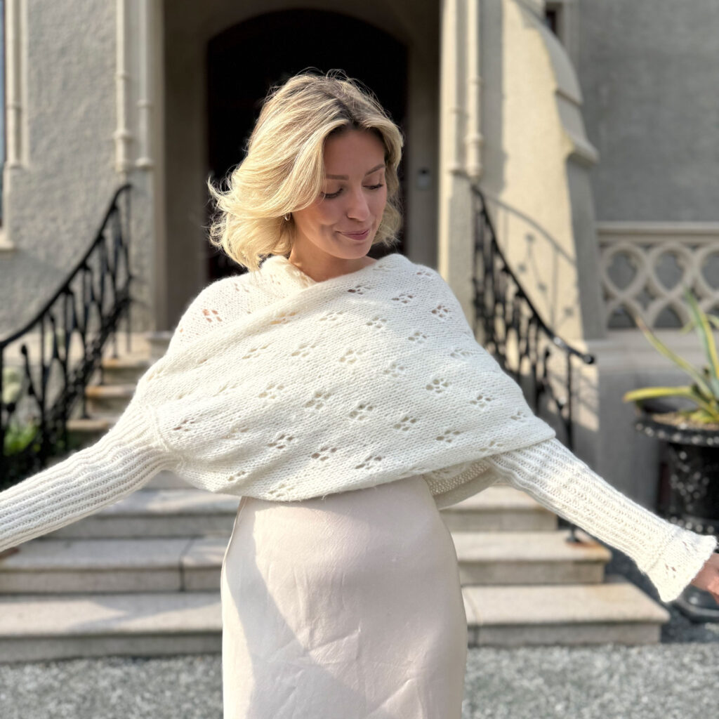Eyelet sweater scarf in off white