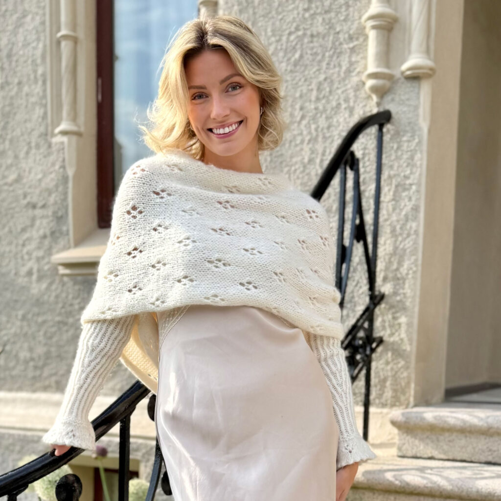Eyelet sweater scarf in off white