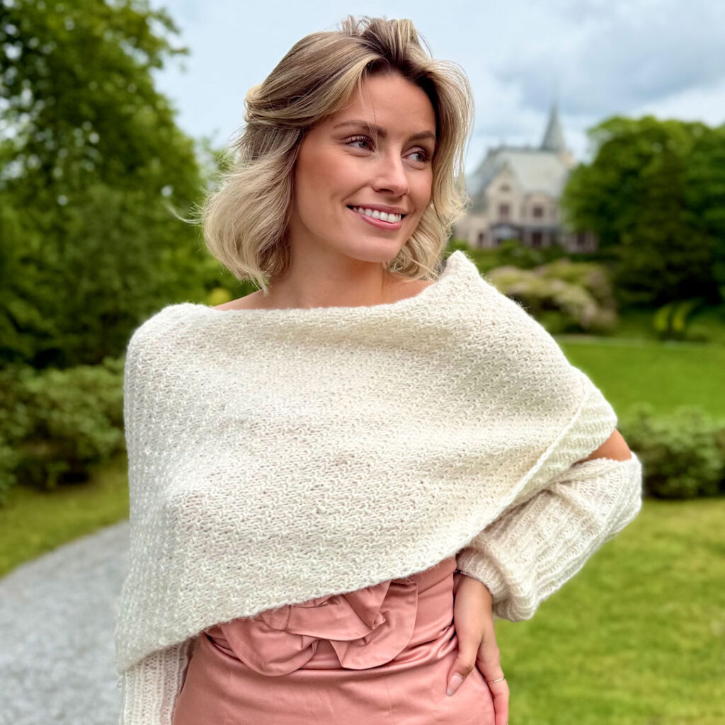 Whirlwind sweater scarf in offwhite
